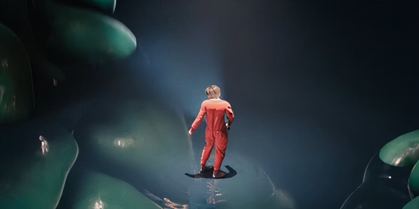 Mark aparece caminando en su propio cerebro durante la secuencia de créditos de la temporada 2 de la serie “Severance” (Foto: Apple TV+)