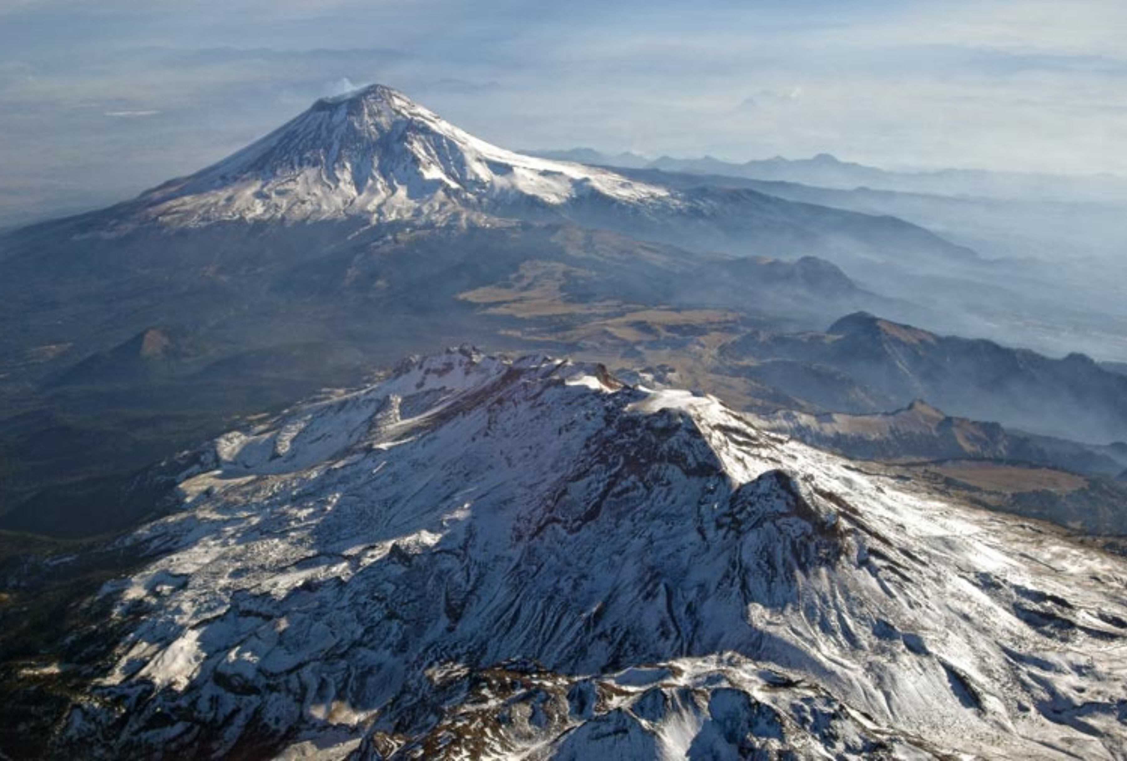 Descubre cómo el cambio climático está acelerando la desaparición de los glaciares de México y sus consecuencias para el agua y la economía. (Fuente: Gaceta UNAM)