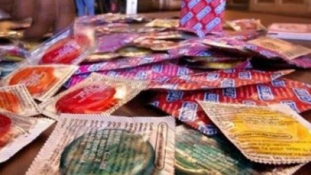 Hallan 3 toneladas de preservativos en mal estado