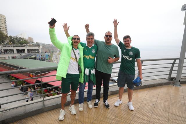 La llegada anticipada de los aficionados obedece a la logística de viajes internacionales y al deseo de asegurar su presencia en la capital días antes del trascendental encuentro.