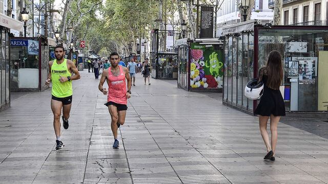 La vida continua en La Rambla tras el atentado en Barcelona [FOTOS]