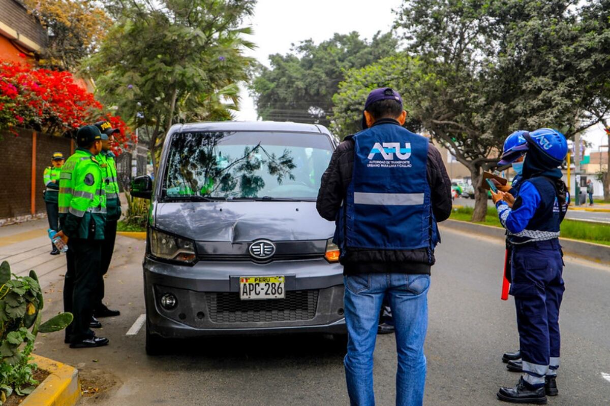 La medida busca reducir la informalidad en el transporte y evitar que taxis autorizados operen como colectivos en Lima y Callao. (Foto: Andina)