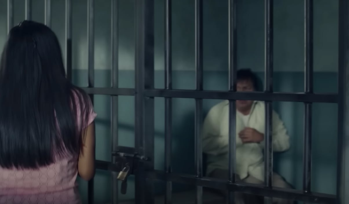 Dagoberto gama en la serie "Madre de alquiler" (Foto: Netflix)