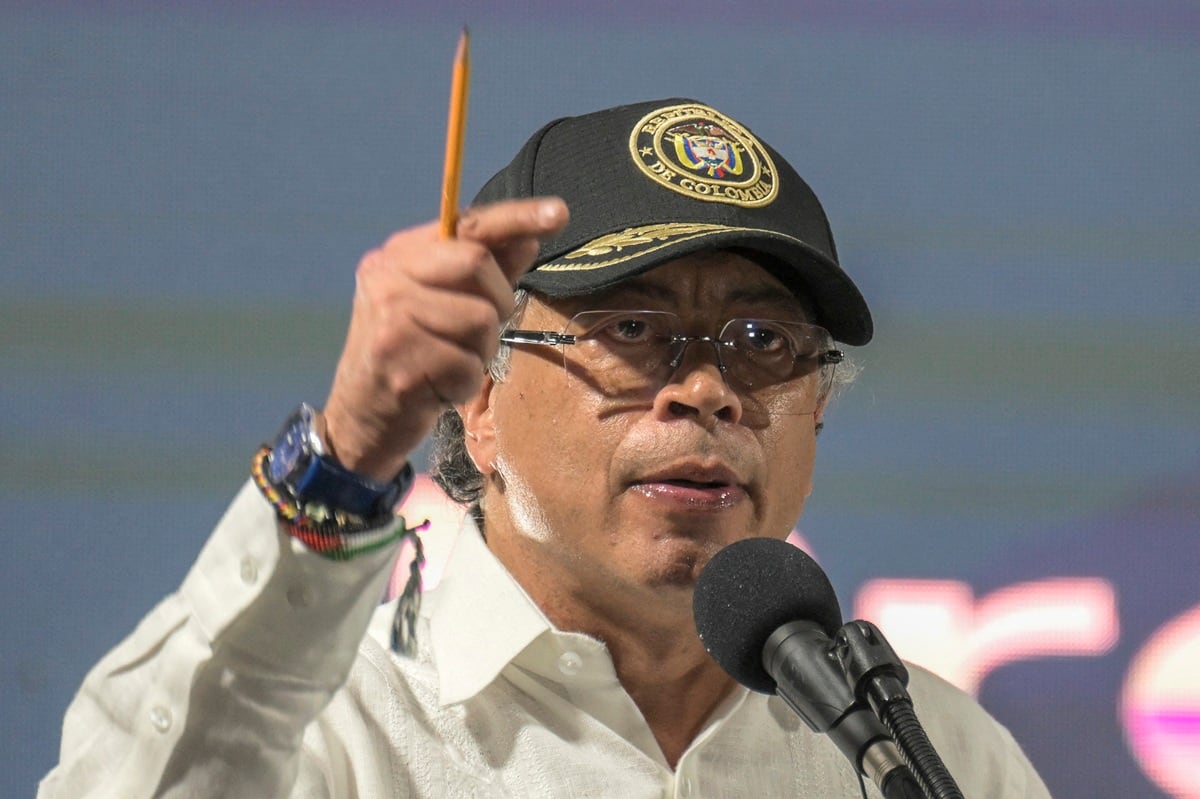 El presidente de Colombia, Gustavo Petro, pronuncia un discurso en el barrio marginal de Siloé en Cali, Colombia, el 21 de noviembre de 2025. (JOAQUIN SARMIENTO / AFP)