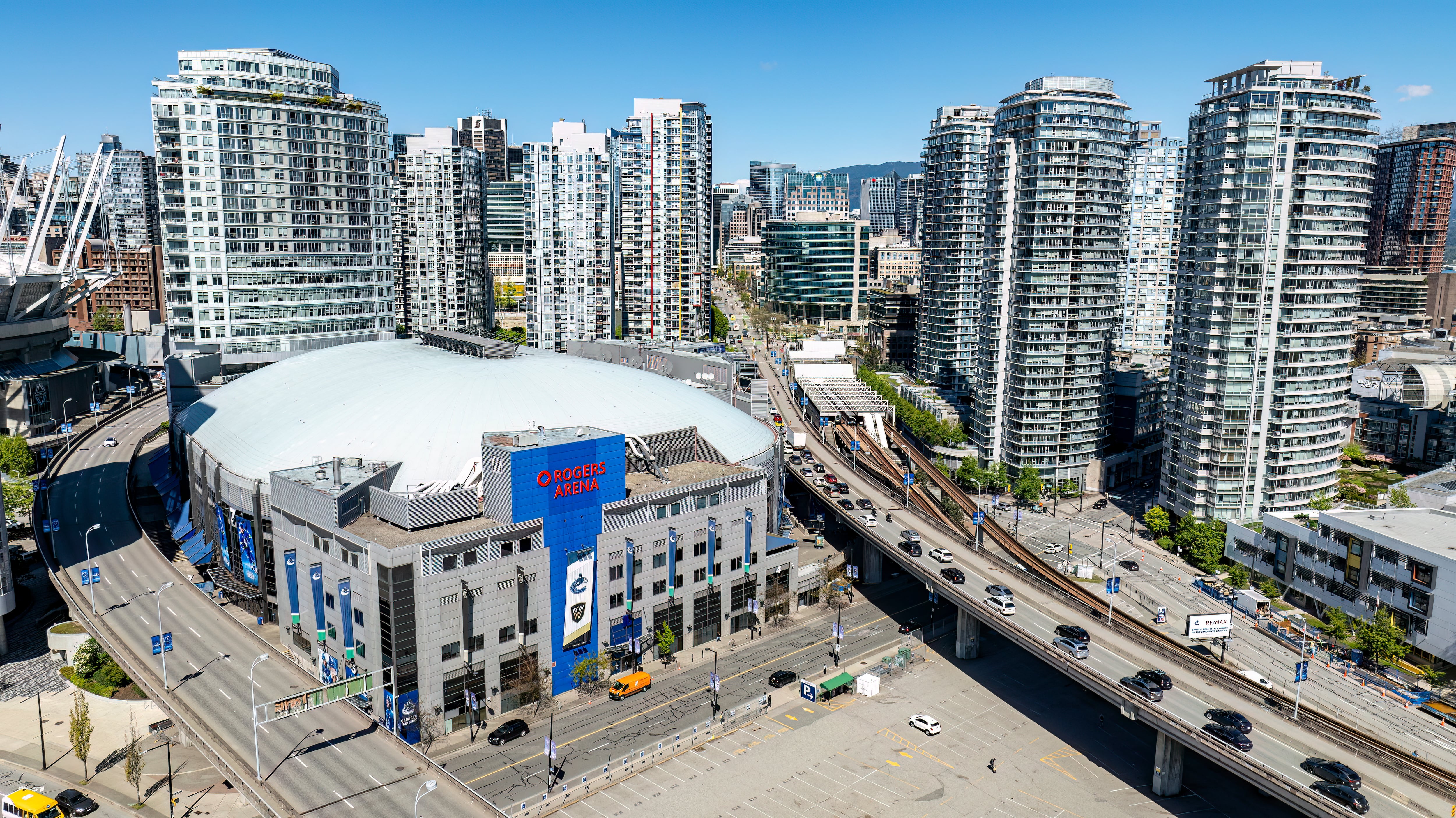 Vista aérea del Rogers Arena en Vancouver, Columbia Británica, Canadá, el 2 de mayo de 2024. (Foto de Sebastien ST-JEAN / AFP).