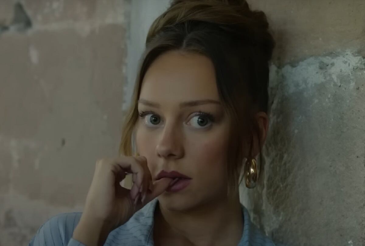 Ester Expósito regresa como la estafadora Lilí Gómez en la temporada 2 de la serie mexicana "Bandidos" (Foto: Netflix)