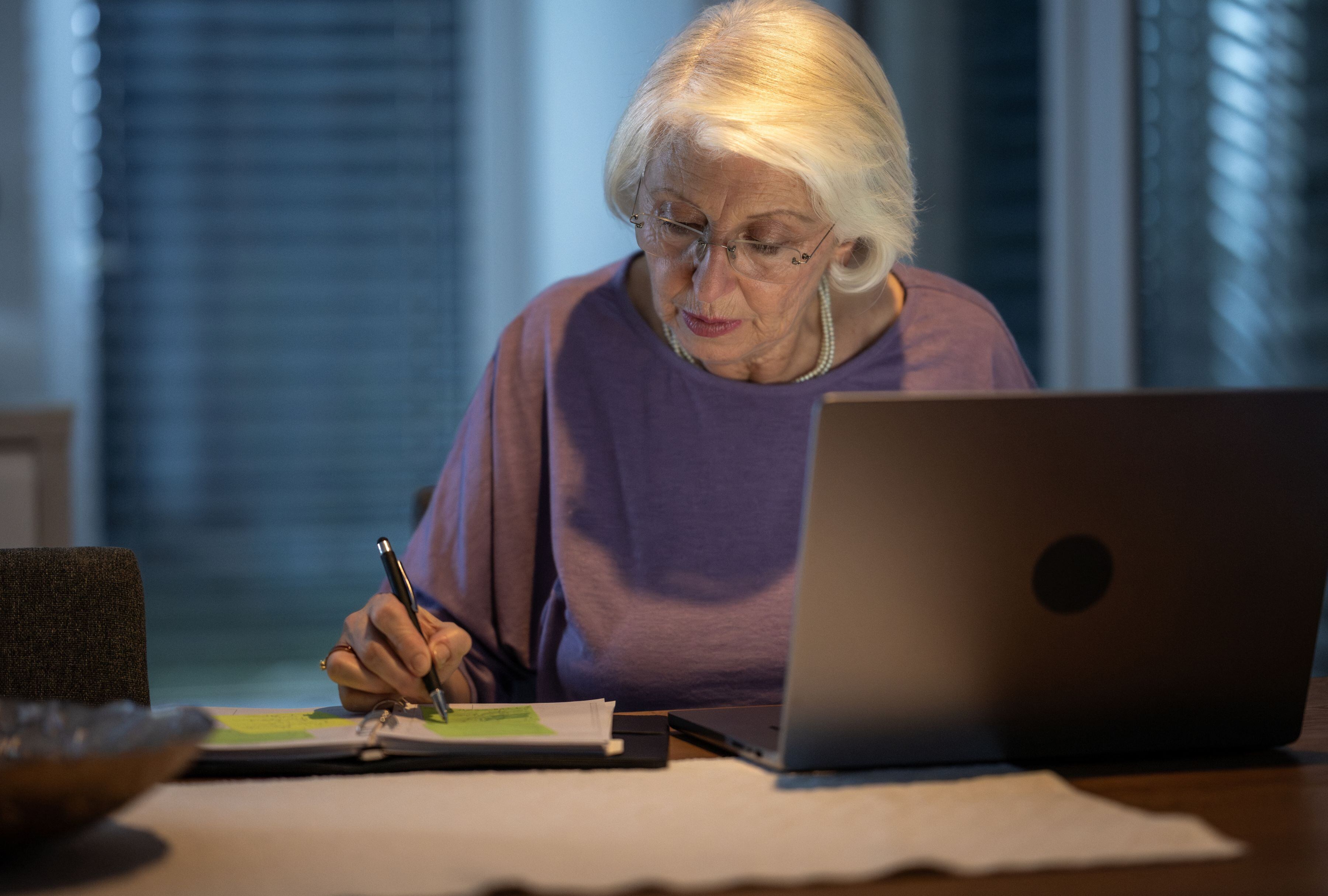 Aunque con una muestra pequeña, el estudio es prometedor respecto a los beneficios de escribir lo que sucedió en el día como ejercicio para la memoria. (Foto: simonkr/iStock)