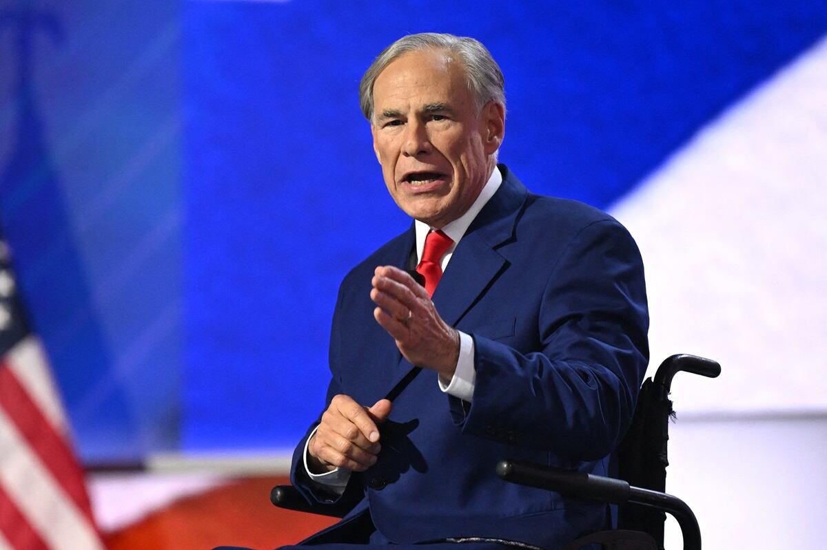 El gobernador de Texas, Greg Abbott, cuestiona el ataque a los agentes de ICE (Foto: Patrick T. Fallon / AFP)