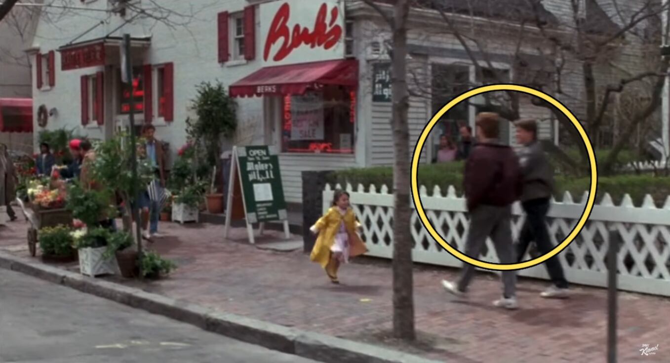 Ben Affleck y Matt Damon actuando como extras en la película Field of Dreams (1989). | Crédito: Captura Jimmy Kimmel Live