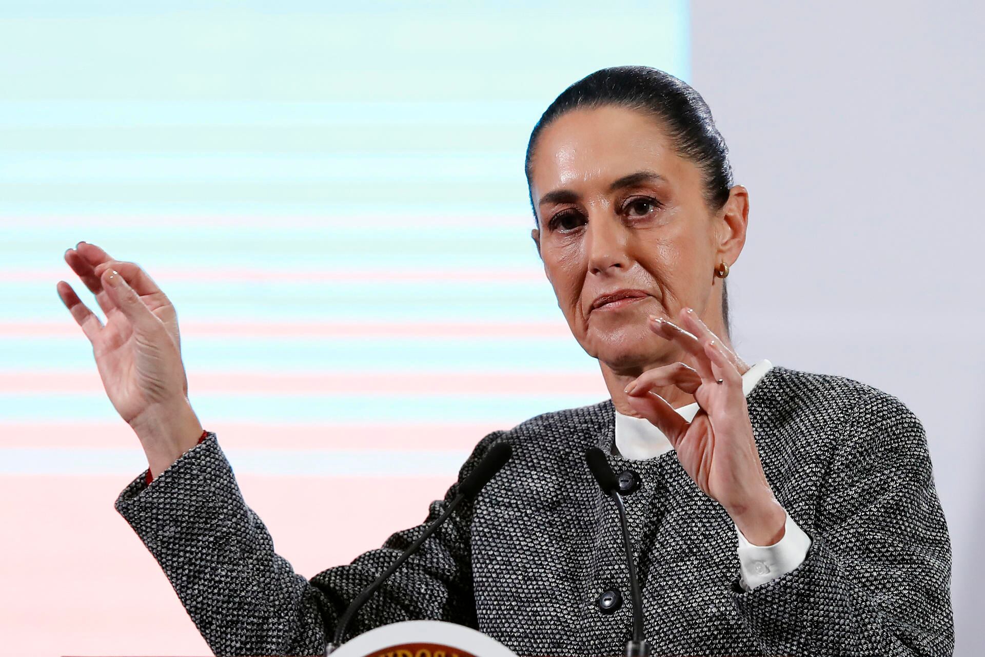 La presidenta de México, Claudia Sheinbaum defendió que un representante de su Gobierno asista a la investidura el próximo viernes del mandatario reelecto de Venezuela, Nicolás Maduro, porque "le corresponde a los venezolanos definir" su Gobierno. EFE/ Mario Guzmán