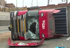 Cercado de Lima: camión con aceite vegetal se volcó en la Línea Amarilla y generó congestión vehicular