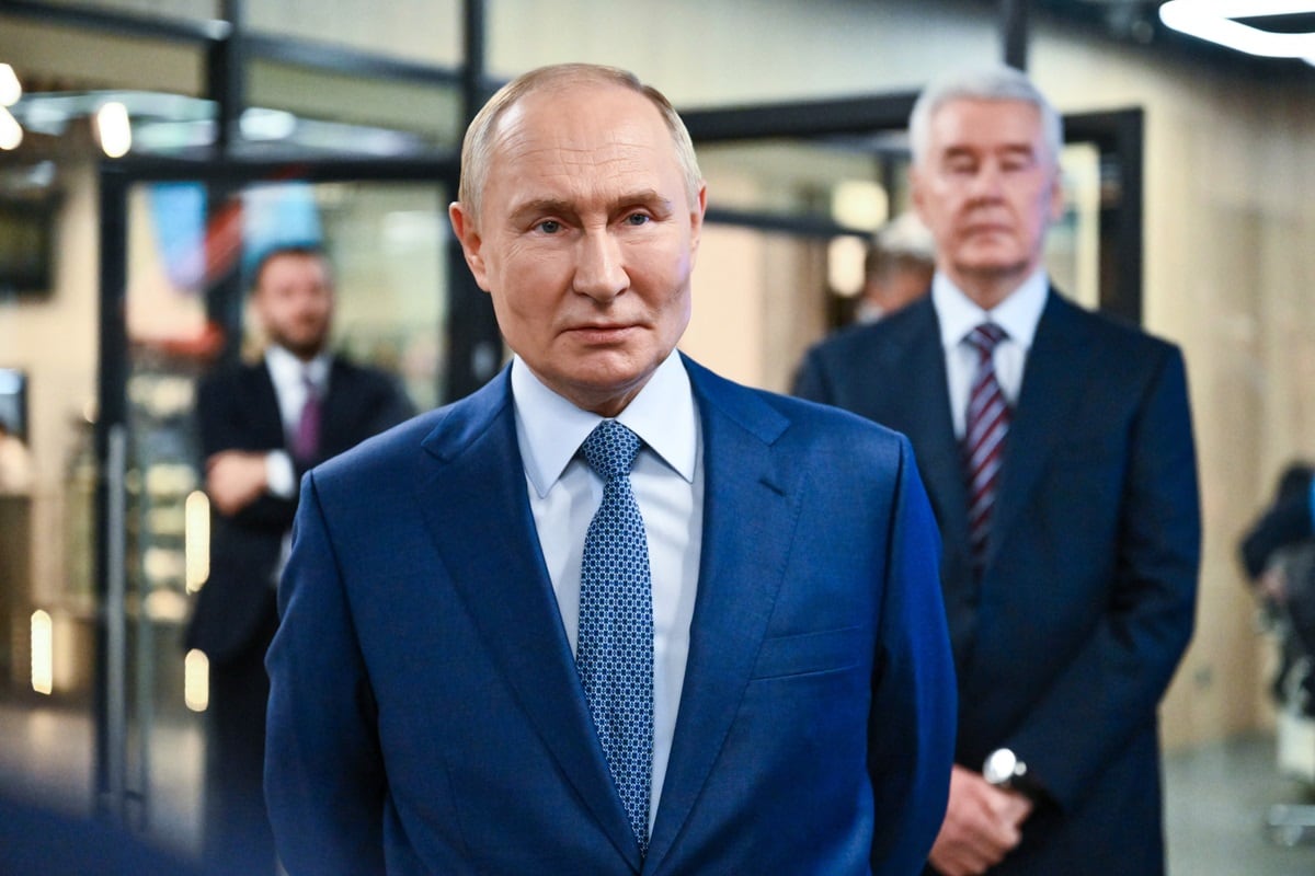 El presidente de Rusia, Vladimir Putin, visita el Parque Industrial Rudnevo en Moscú, el 2 de octubre de 2024. (Foto de Kristina Kormilitsyna / SPUTNIK / AFP)