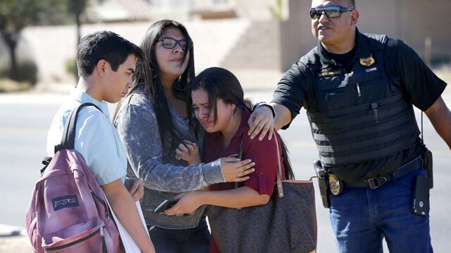 Pánico tras tiroteo que dejó dos muertos en escuela de Arizona