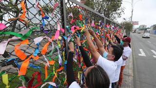 San Isidro: padres de familia colocaron cintas de colores en el colegio Alfonso Ugarte por los 700 mil niños que aún no retornan a clases | FOTOS