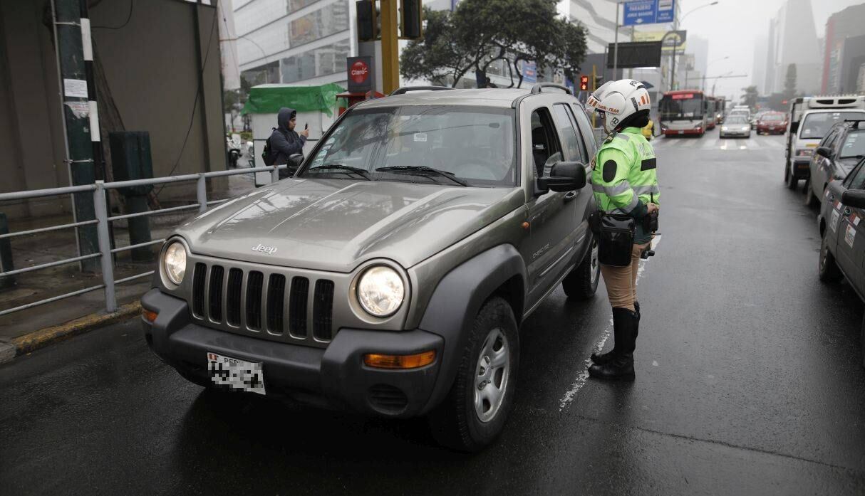 La fiscalización y detección de infracciones al Reglamento Nacional de Tránsito en la vía pública son funciones propias de la Policía. (Foto: GEC)