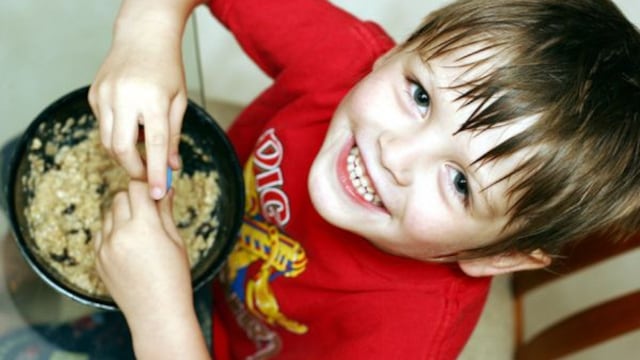 Seis claves para lograr que tus hijos se alimenten de forma más saludable