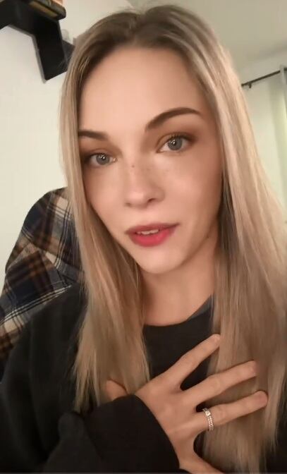 En un video posterior, reveló que está a la espera de que su entidad bancaria le pueda devolver el dinero. (Foto: @https_butts / TikTok)