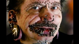 Dubái niega el ingreso al hombre con más piercings del mundo