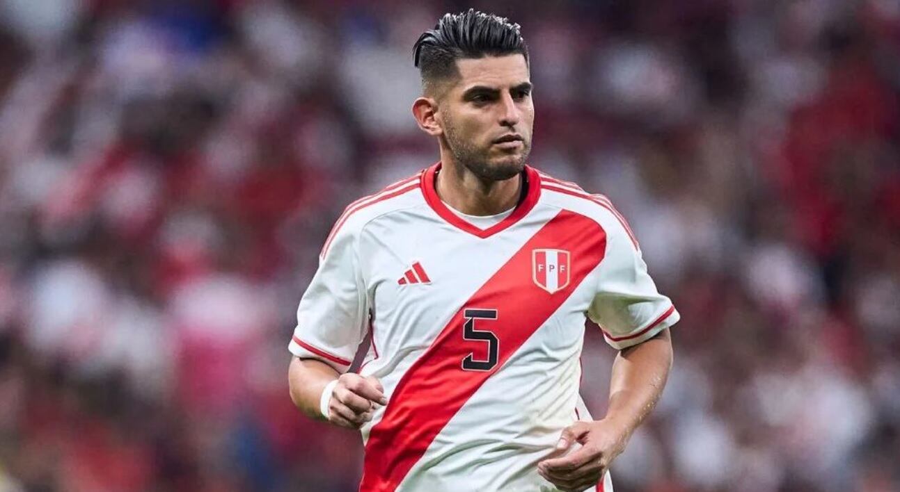 Carlos Zambrano con la Selección Peruana. (Foto: EFE)