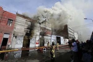 Incendio en La Victoria afecta zonas aledañas al hospital Guillermo Almenara (FOTOS)