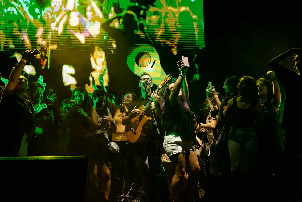 Kevin Johansen, acompañado de su histórica banda The Nada y el famoso caricaturista Liniers se reencontraron con el público limeño después de 10 años. La cita fue en el Parque de la Exposición de Lima.