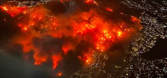 Incendios en Los Ángeles: viajaba en avión y grabó la magnitud de la devastación