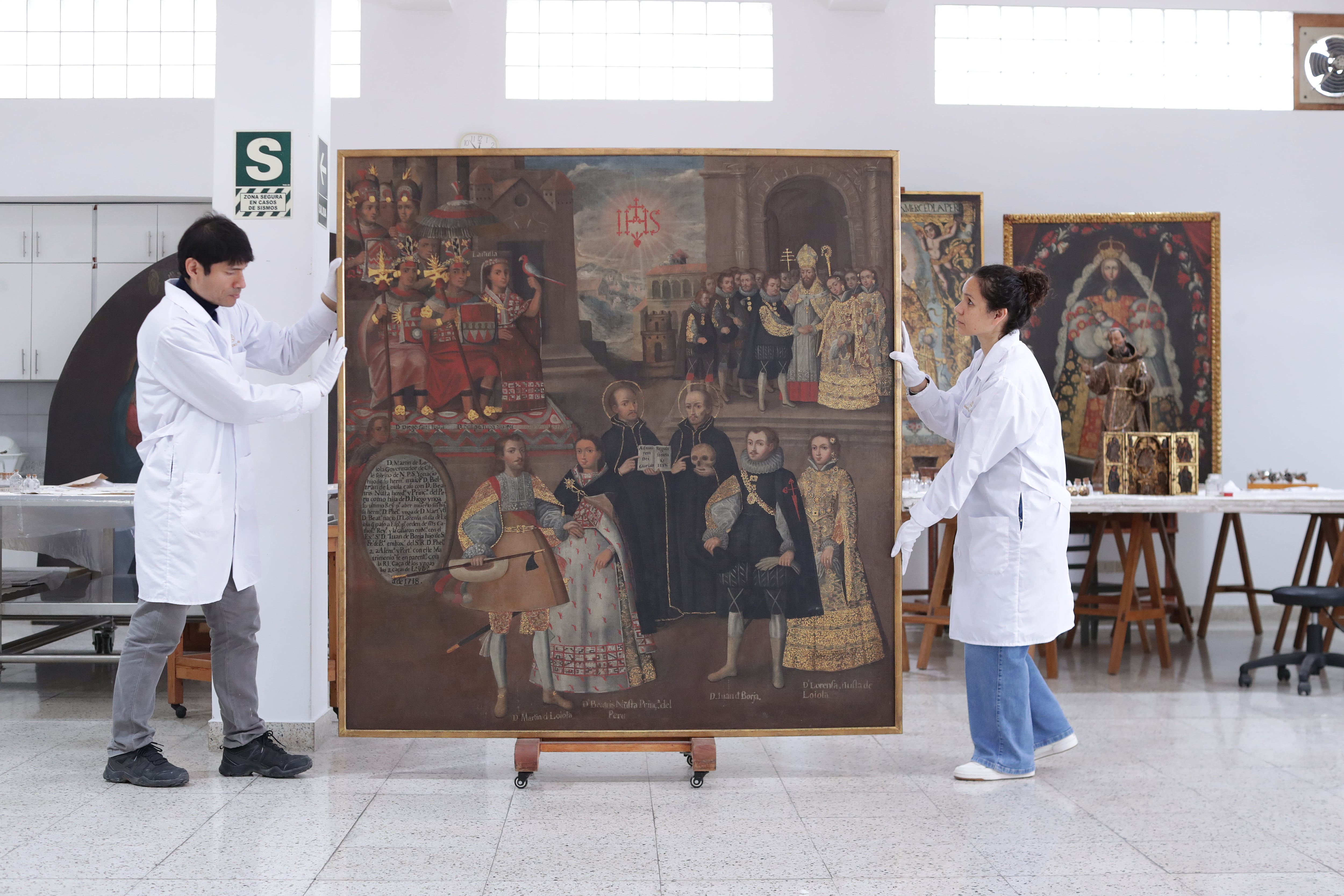 “Matrimonio de Martín de Loyola con Beatriz Ñusta y de Juan Borja con Lorenza Ñusta” (1718), es una de las piezas más emblemáticas del museo. En la zona de restauración, la están preparando para ser enviada a Chile por 6 meses.