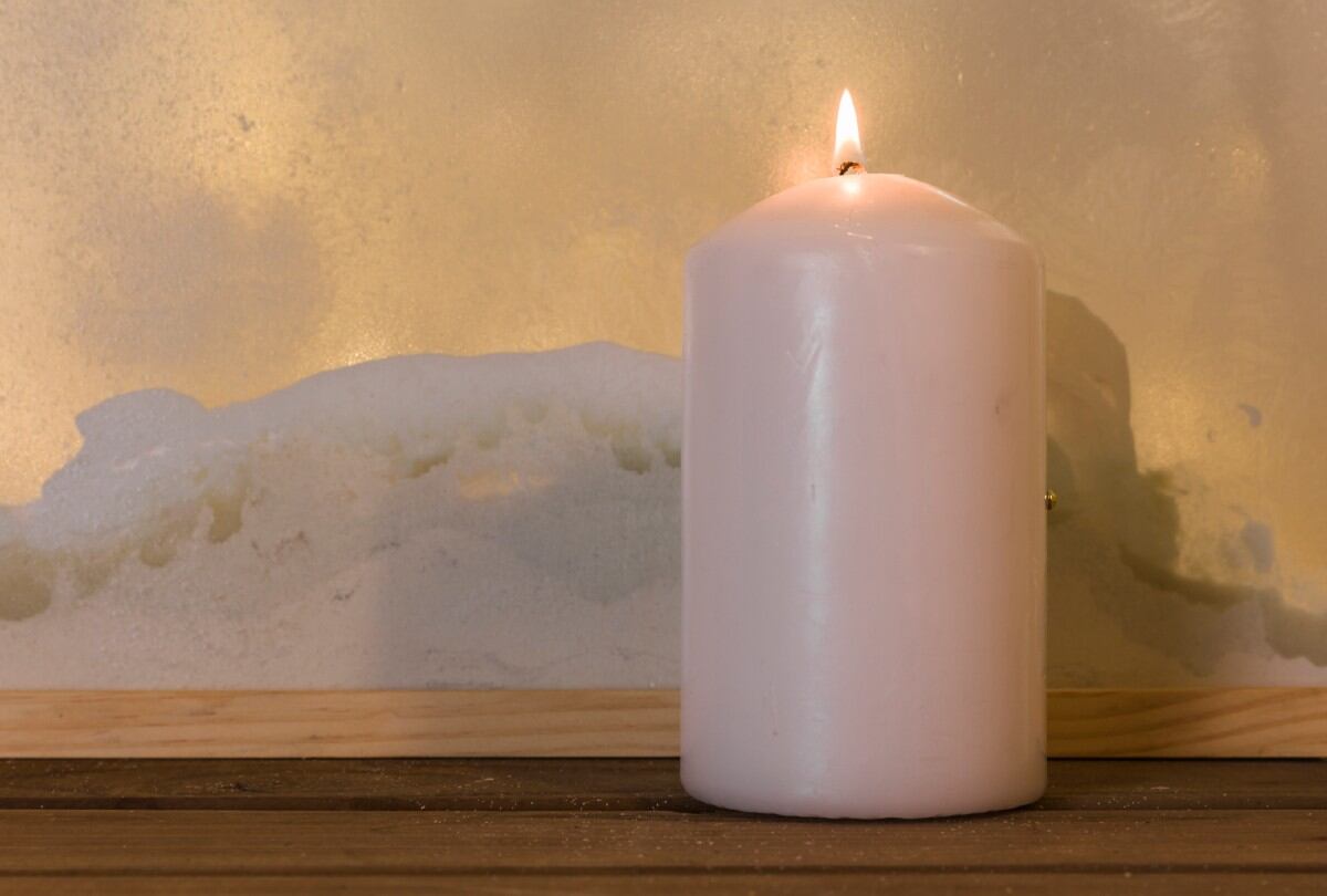 Escribir tus intenciones es un ritual poderoso durante el eclipse lunar de septiembre 2025, conectando tu mente con el universo. | Crédito: Freepik