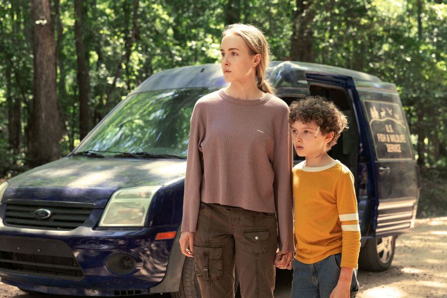 Emilie Bierre es Meryl Chenoweth y Caleb Dolden es Arlo Chenoweth en la miniserie "Teacup".