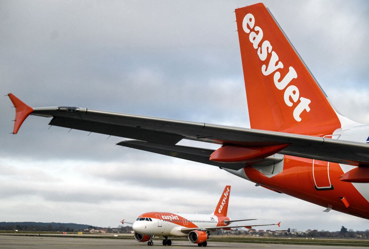 EasyJet recordó las medidas del equipaje de mano para evitar contratiempos (Foto: Jeff Pachoud / AFP)