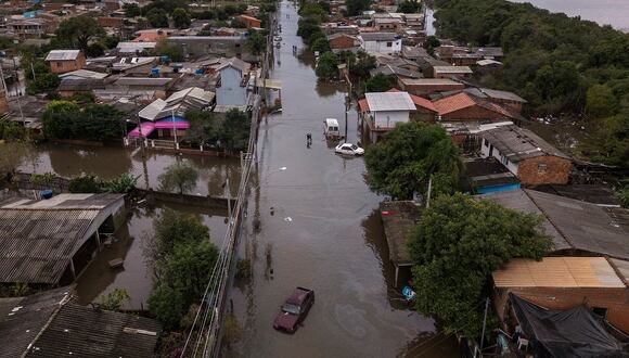 Vista aérea que muestra el barrio inundado de Harmonia en la ciudad de Canoas, estado de Rio Grande do Sul, Brasil, el 13 de mayo de 2024. (Foto de NELSON ALMEIDA / AFP)