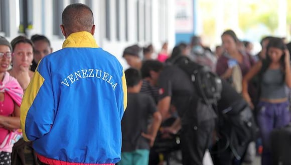 Migraciones estandariza requisitos a venezolanos para ingresar al país, sin excepciones. (Foto: EFE)