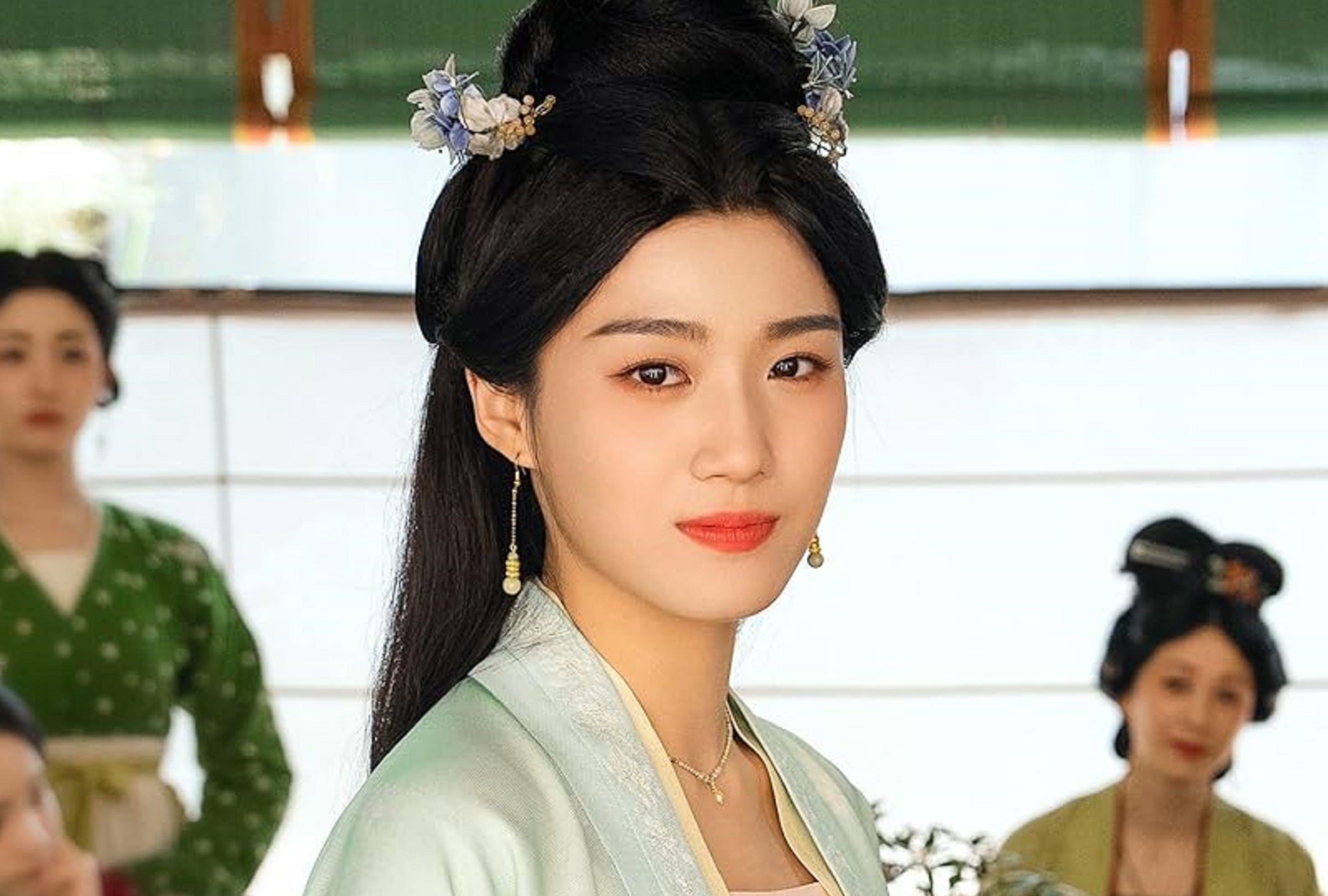 Una de las hijas de la señora Li que al igual que sus hermanas busca esposo en la comedia romántica china "El pretendiente perfecto" (Foto: Netflix)