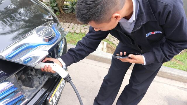 Enel X presenta el primer piloto de taxis eléctricos en el país