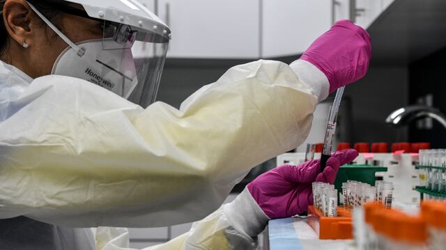 Ensayos de potencial vacuna de AstraZeneca se reanudarían la próxima semana, según Financial Times