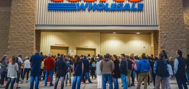 ¿Por qué Costco abre más tarde que el resto de tiendas?