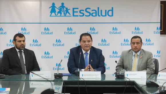 El presidente de EsSalud pidió a sus funcionarios trabajar con honestidad, transparencia y lealtad. (Foto: EsSalud)