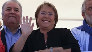 Chile: Bachelet fue atacada con una "bomba" de pintura en su cierre de campaña