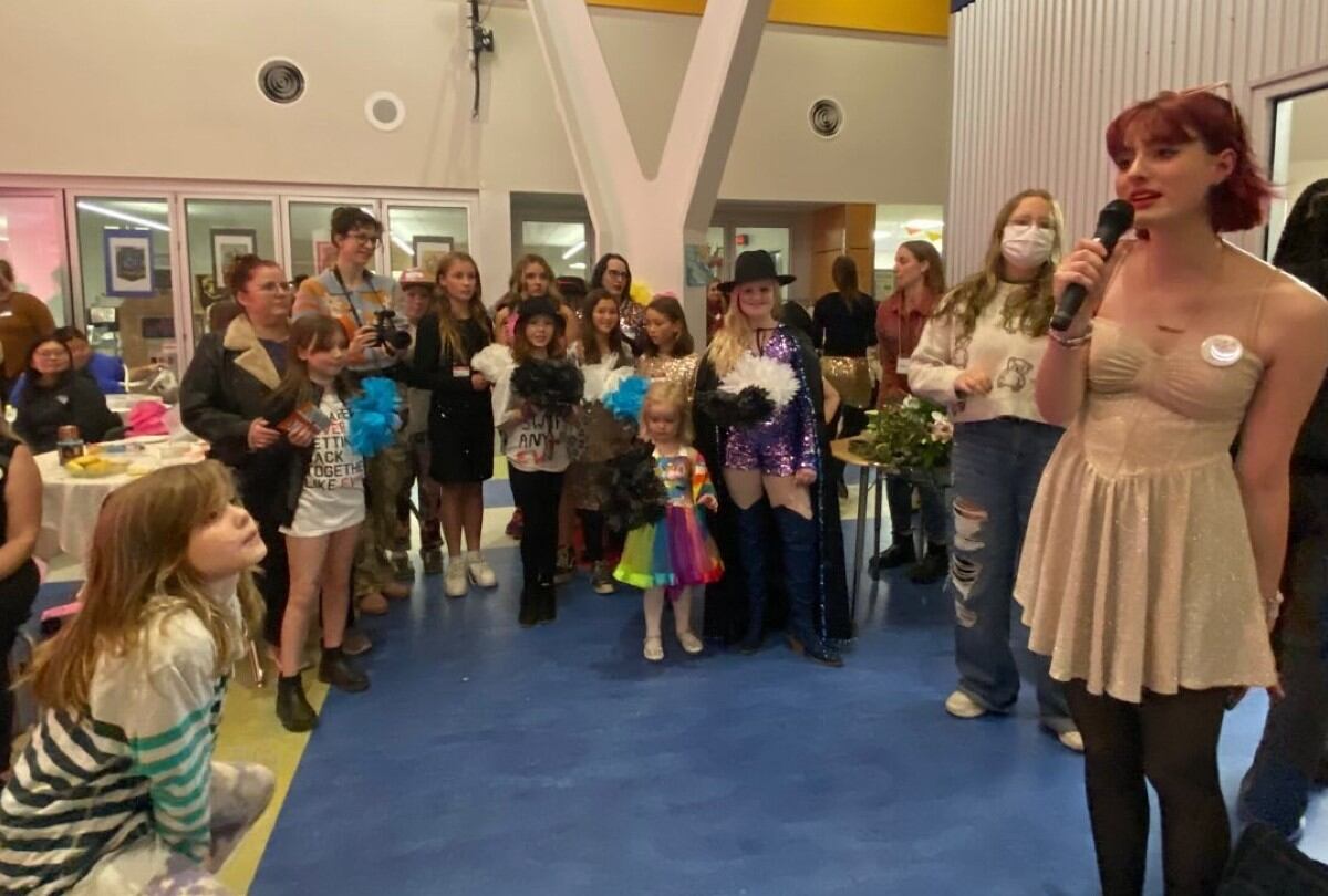 Sophia Valliant en el evento donde se rifaron dos boletos para el concierto dde Taylor Swift en Vancouver. (Foto: IG ltces_comoxvalley)