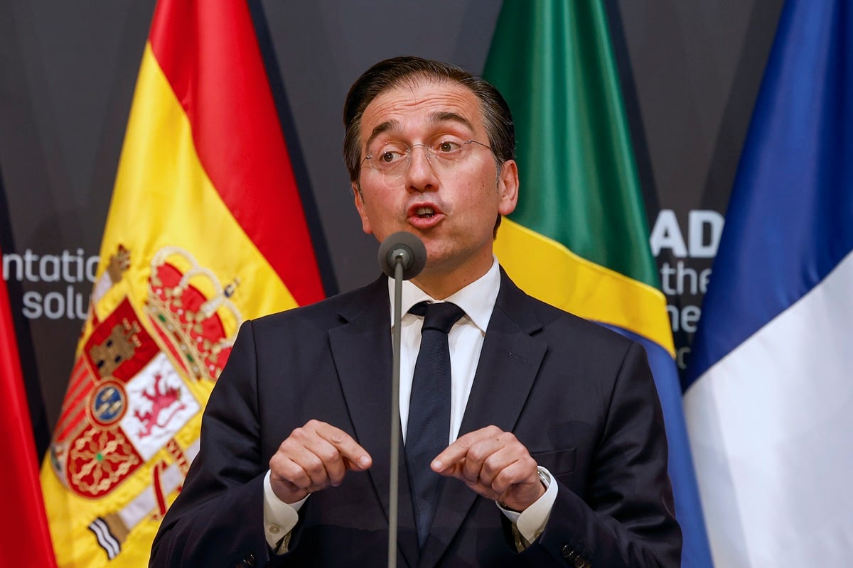 El ministro de Asuntos Exteriores, Unión Europea y Cooperación, José Manuel Albares, realiza declaraciones en Madrid en el contexto del llamado Grupo de Madrid, el 25 de mayo de 2025. (Foto de J.J. Guillén / EFE)