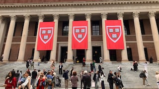 “Está afectando emocionalmente a muchos compañeros”: lo que viven los estudiantes peruanos en Harvard tras la ofensiva de Trump