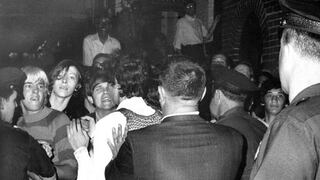 Stonewall, la histórica noche en que los gays se rebelaron en un bar de Nueva York y cambiaron millones de vidas