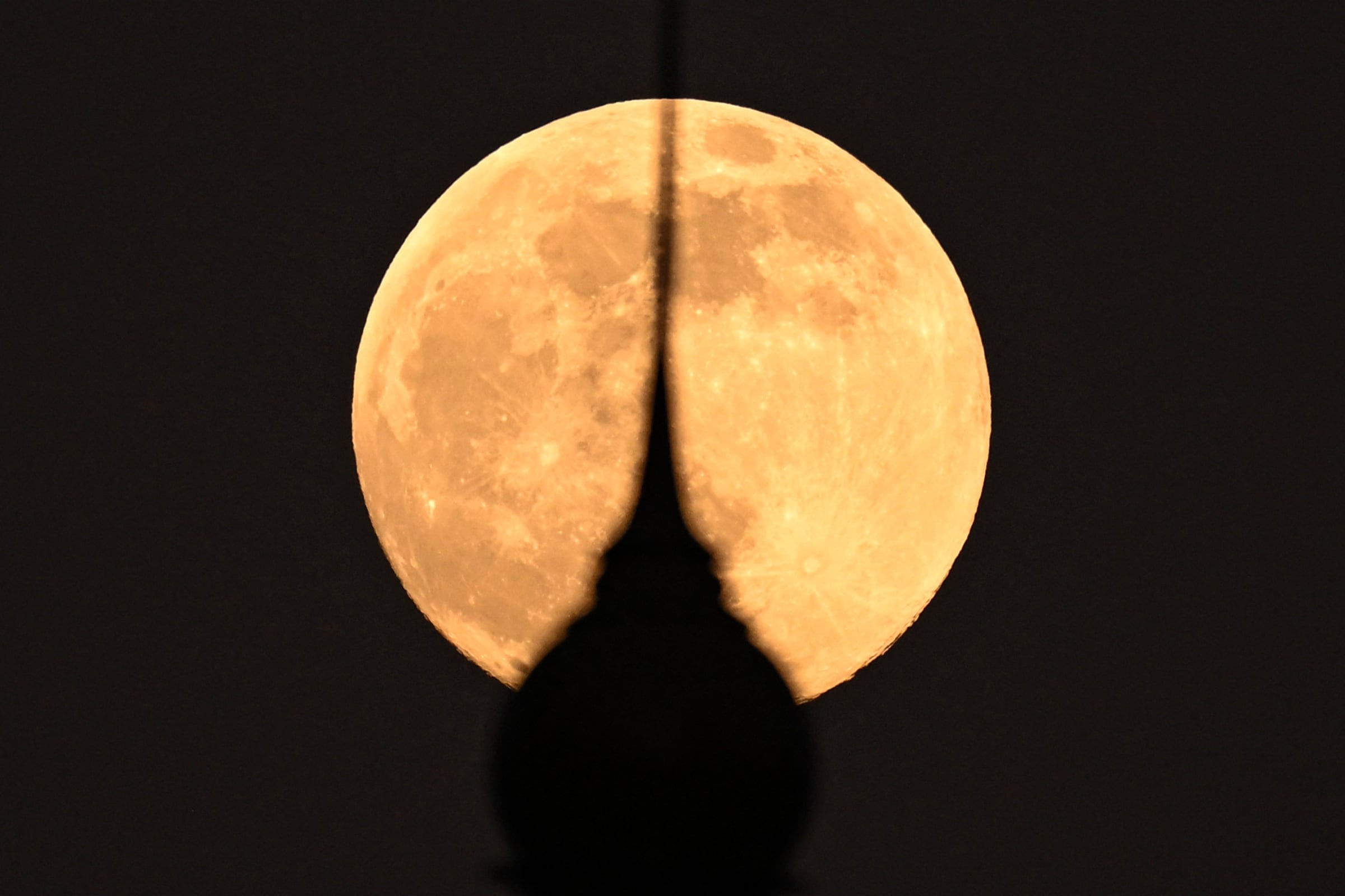 Este jueves 4 de diciembre podrás presencia la última Superluna del 2025. (Foto: AFP)