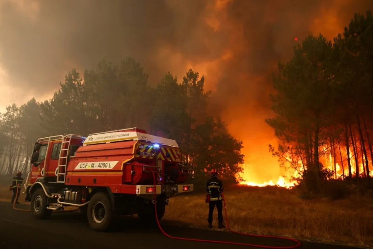 Violentos incendios en el sur de Europa obligan a la evacuación de miles de personas
