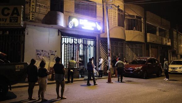 Eduardo Junior Cabello Olivares, un obrero de construcción de 36 años, fue asesinado en el interior de una licorería situada en la avenida Manuel Pardo, en Carabayllo. (Foto: Joel Alonzo/ @photo.gec)