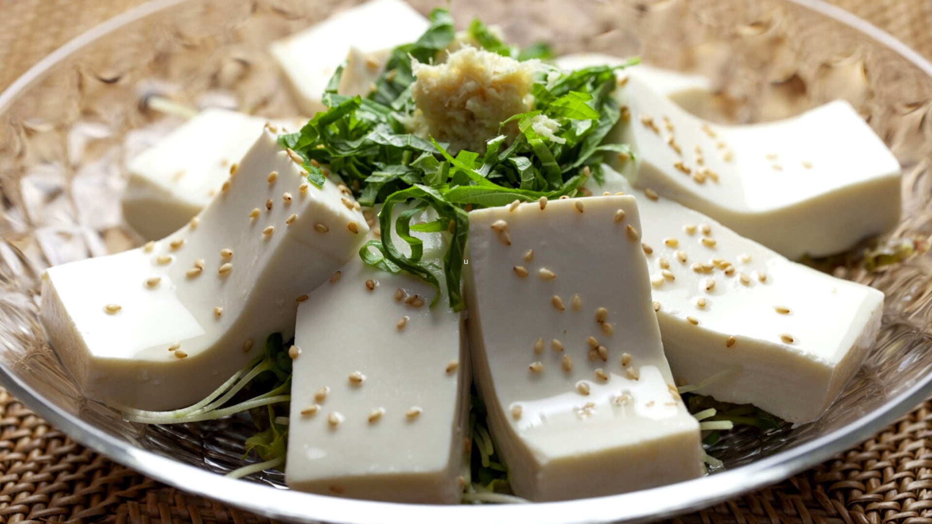 El tofu, también conocido como queso de soja, es un alimento originario de la China antigua.