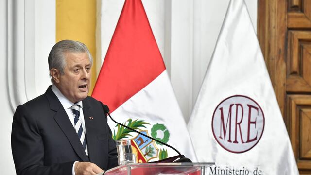 Exministro Oscar Maúrtua es retirado del cargo de embajador del Perú en España