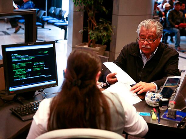 Afiliado haciendo trámite en su AFP (Foto: Andina)