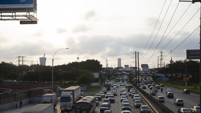 Empiezan a circular en Lima los primeros taxis eléctricos| #NoTePases