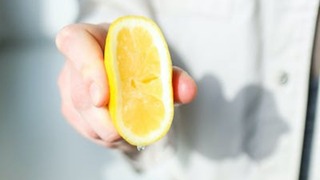 El método efectivo para obtener más zumo de limón al exprimirlos